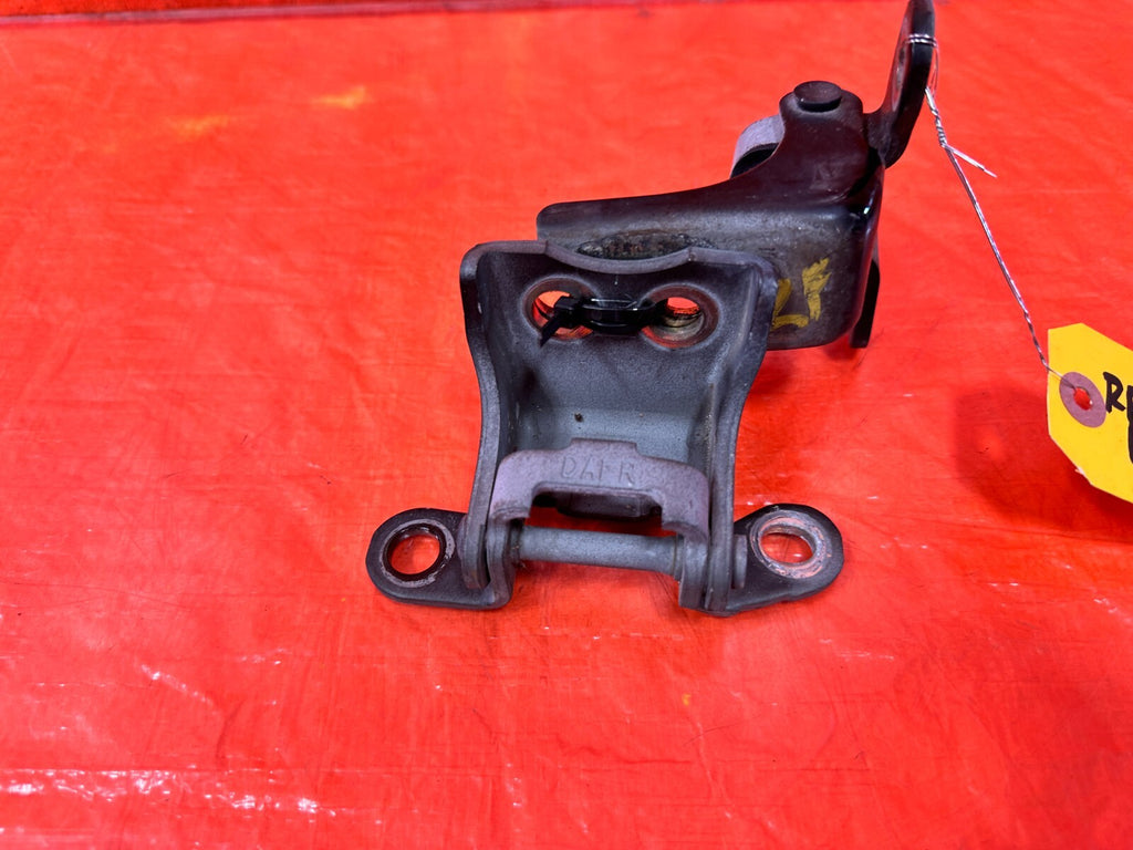 04 08 ACURA TSX   PASSENGER RIGHT FRONT DOOR HINGE SET UPPER LOWER   OEM #2911