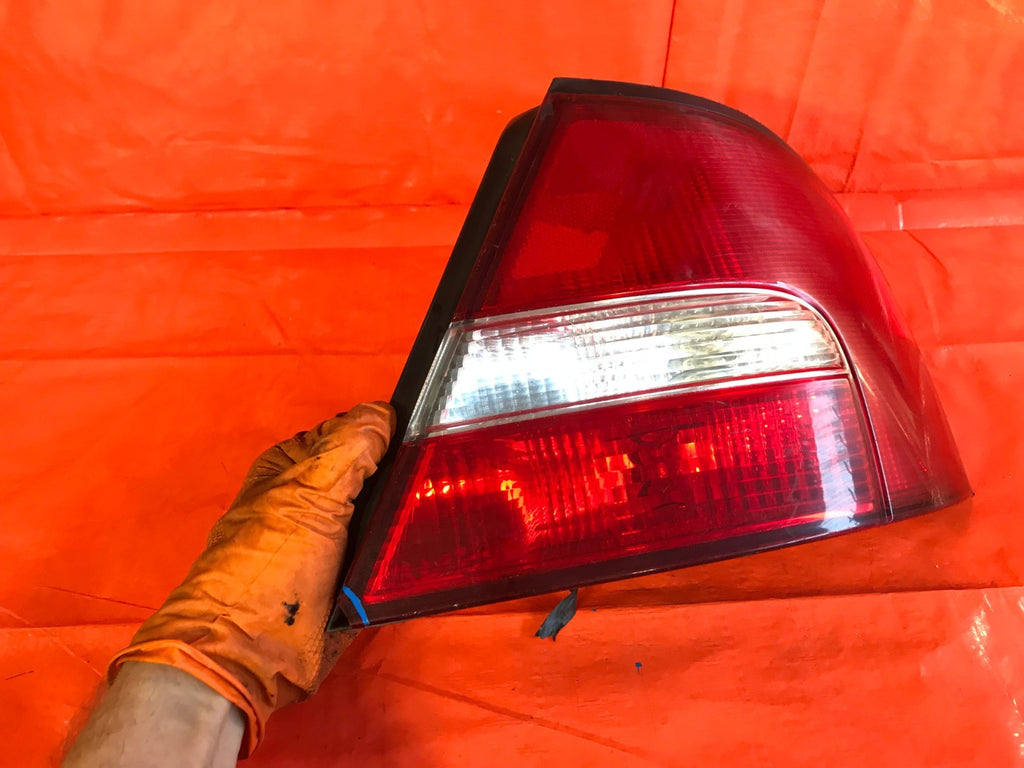 OEM 2001 01 NISSAN ALTIMA PASSENGER RIGHT TAIL LIGHT LAMP R RH   ALL RED MODEL2