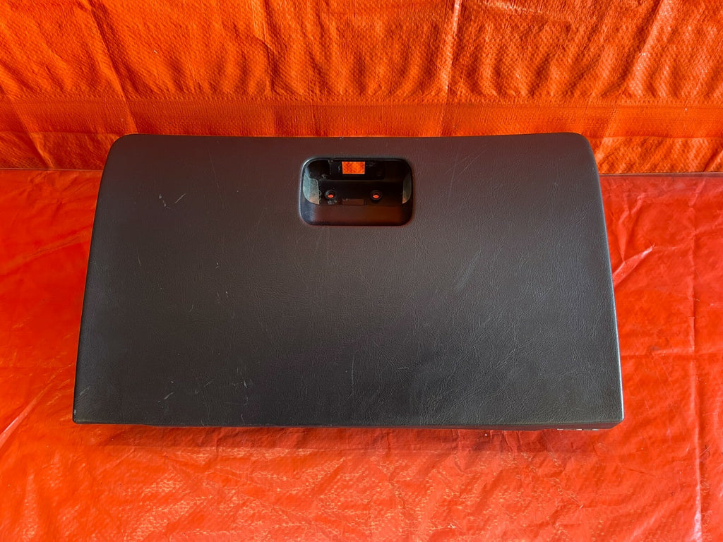 94 01 ACURA INTEGRA 2 & 4 DOOR   GLOVE BOX   BLACK   NO LOCK PRESENT   OEM #800