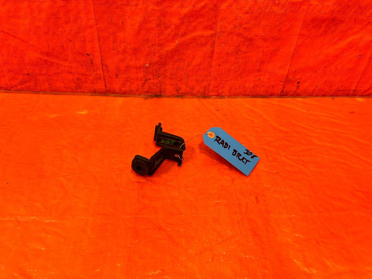 02-05 HONDA CIVIC SI EP3 - RADIATOR BRACKET SET LEFT OR RIGHT - OEM 3060