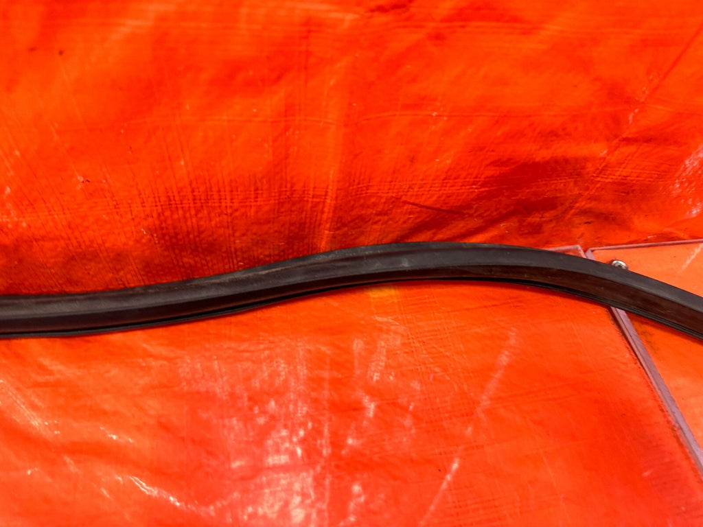 08 14 SUBARU IMPREZA WRX WAGON   DRIVER LEFT REAR DOOR WEATHER STRIP GASKET 2836