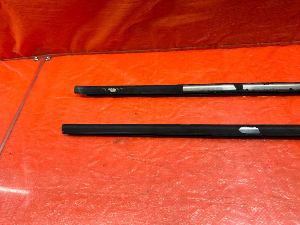 96 00 HONDA CIVIC COUPE HATCH EXTERIOR DOOR WINDOW GLASS TRIM SET LEFT RIGHT 20210