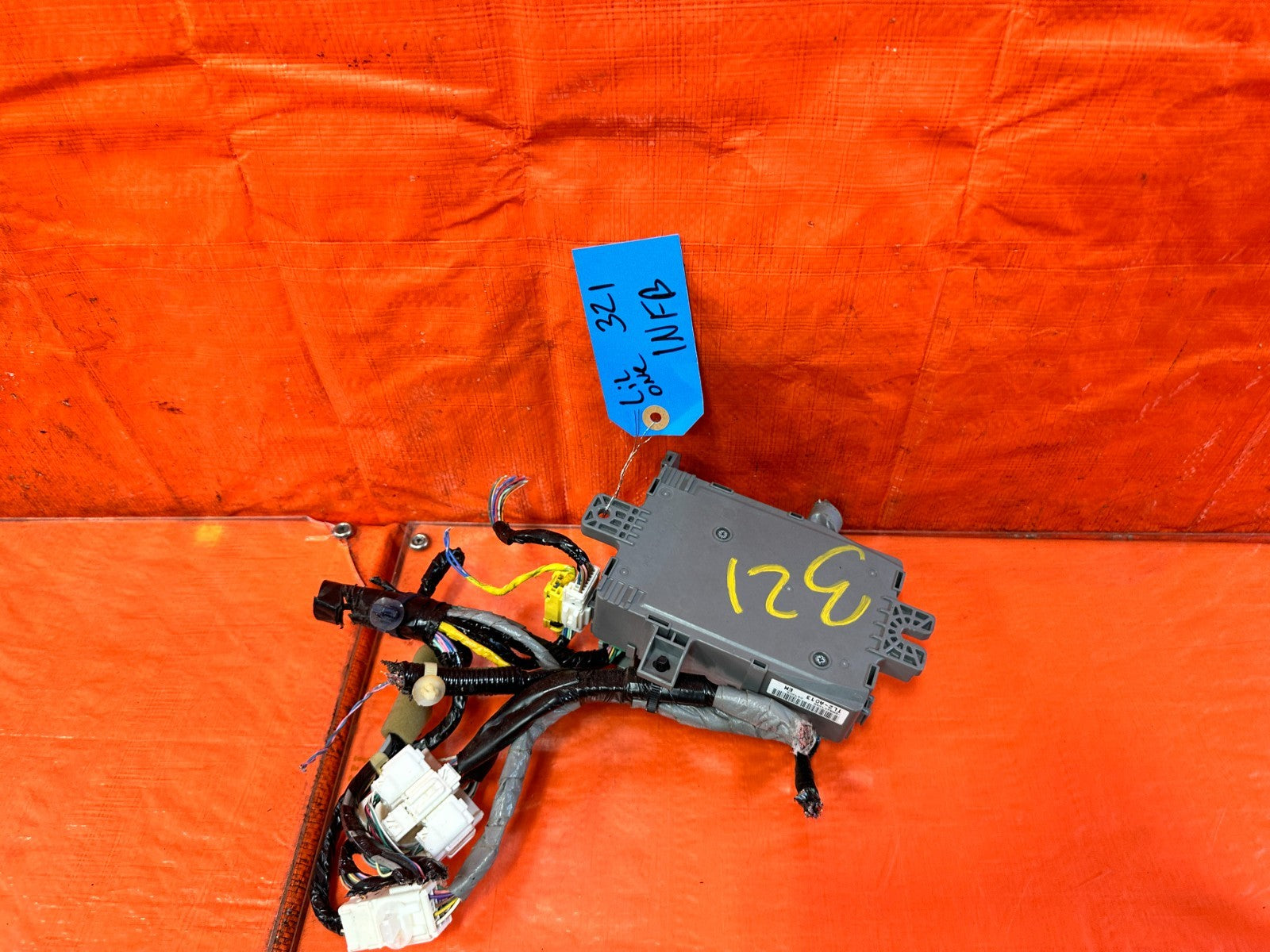 09 10 ACURA TSX 6 SPEED   INTERIOR CABIN UNDER DASH FUSE BOX PANEL LEFT SIDE 3216