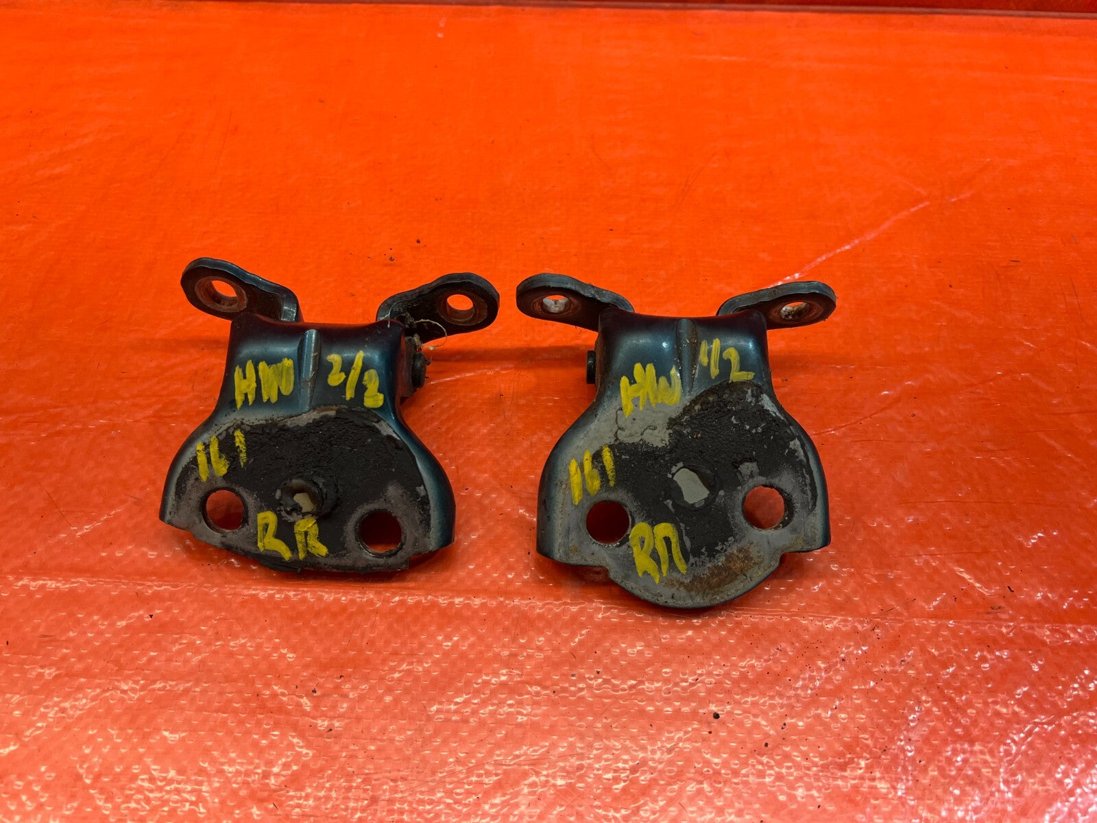 90 01 ACURA INTEGRA SEDAN   RIGHT REAR DOOR HINGE SET   UPPER & LOWER   OEM #1619