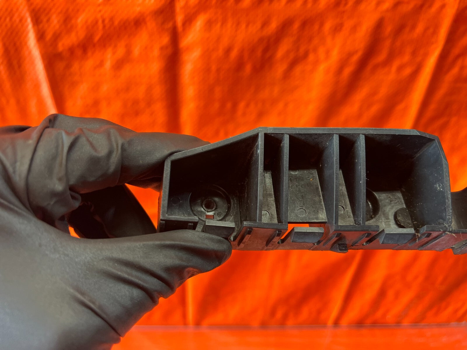 02 06 ACURA RSX   PASSENGER RIGHT FRONT   FENDER CLIP BUMPER BRACKET   OEM #2115