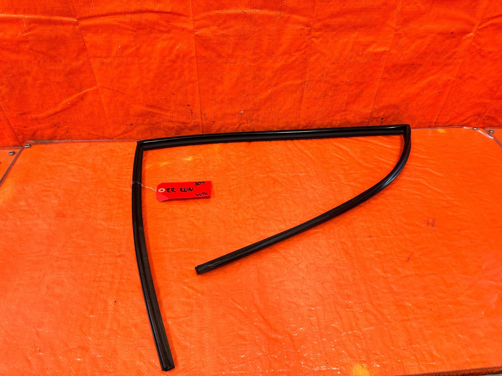 06 11 CIVIC 4D SEDAN   PASSENGER RIGHT REAR WEATHER STRIP RUN CHANNEL OEM #3070
