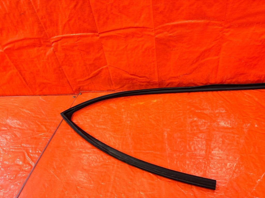 12 15 HONDA CIVIC SI 2D COUPE PASSENGER RIGHT FRONT WINDOW GLASS RUN CHANNEL2698