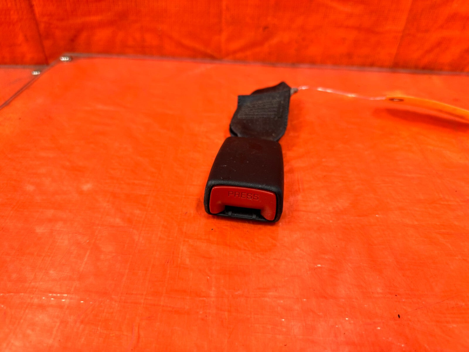 02 10 LEXUS SC430   LEFT OR RIGHT REAR   REAR SEAT BELT BUCKLE CLIP   OEM #2884