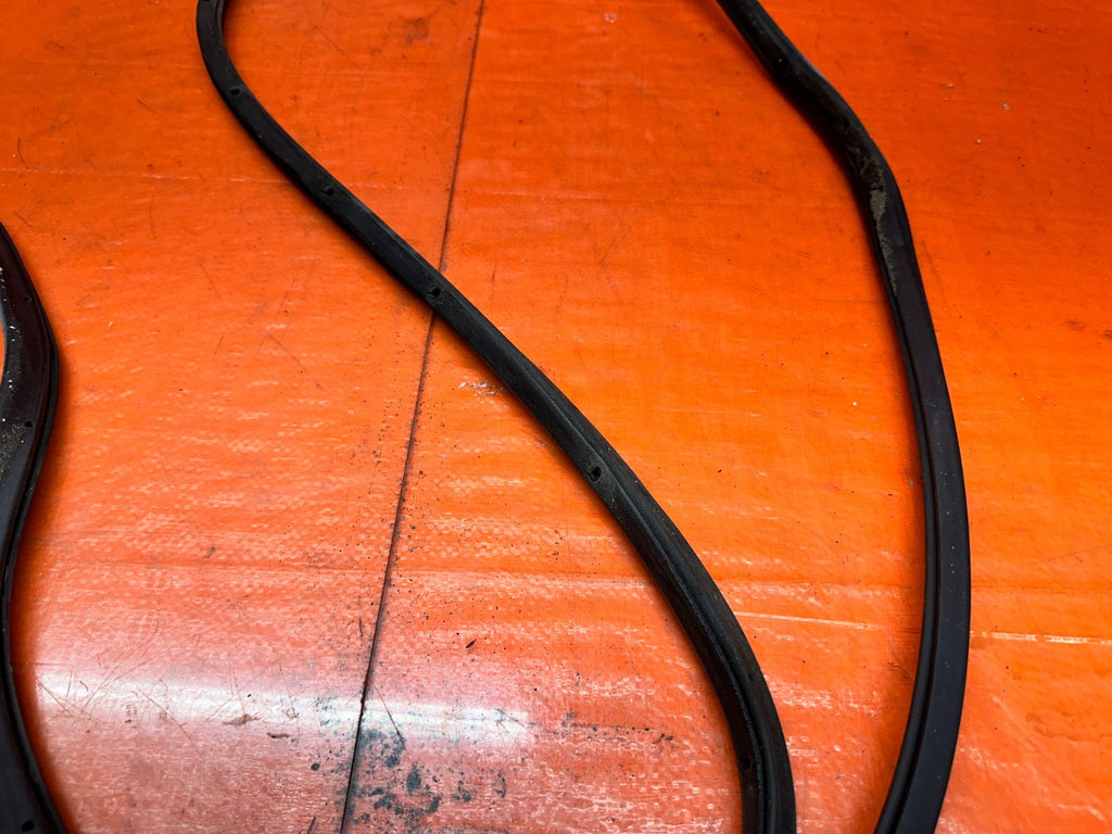 92 95 HONDA CIVIC EX 2D   DRIVER LEFT DOOR MOUNTED WEATHERSTRIP SEAL   OEM #33311