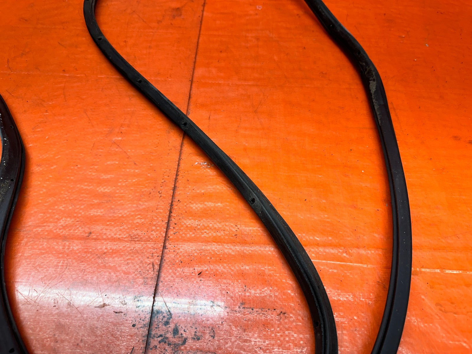 92 95 HONDA CIVIC EX 2D   DRIVER LEFT DOOR MOUNTED WEATHERSTRIP SEAL   OEM #33311