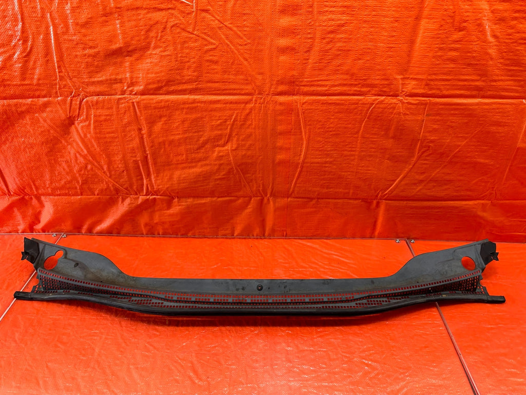95 98 HONDA ODYSSEY   WINDSHIELD WIPER COWL TRIM PLASTIC   OEM FACTORY #1934