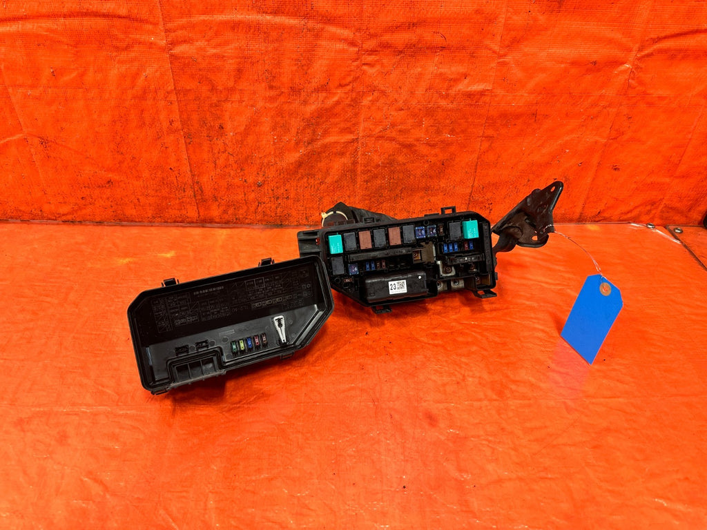 09 14 ACURA TSX   UNDER THE HOOD ENGINE BAY FUSE BOX PANEL   OEM 3214