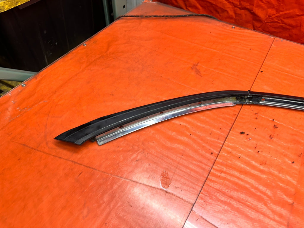 94-01 ACURA INTEGRA 4D RIGHT PASSENGER ROOF GLASS TRIM DRIP RETAINER OEM #3405