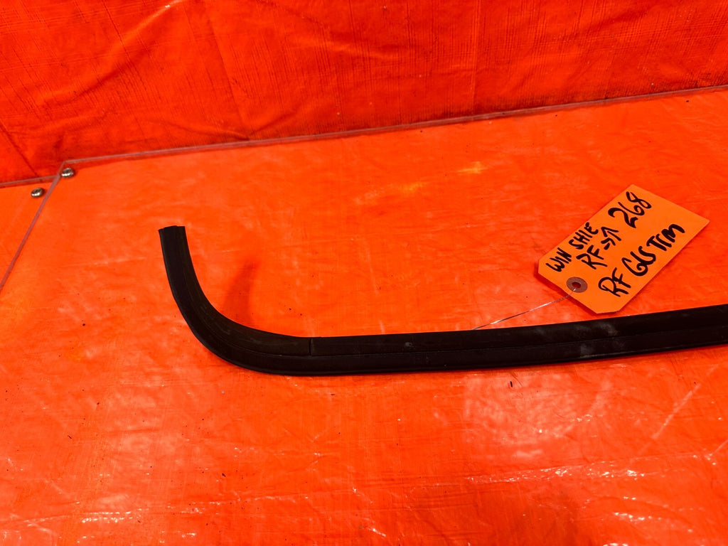 94 01 ACURA INTEGRA   2 DOOR   RIGHT SIDE   WINDSHIELD TRIM MOLDING   OEM #2687