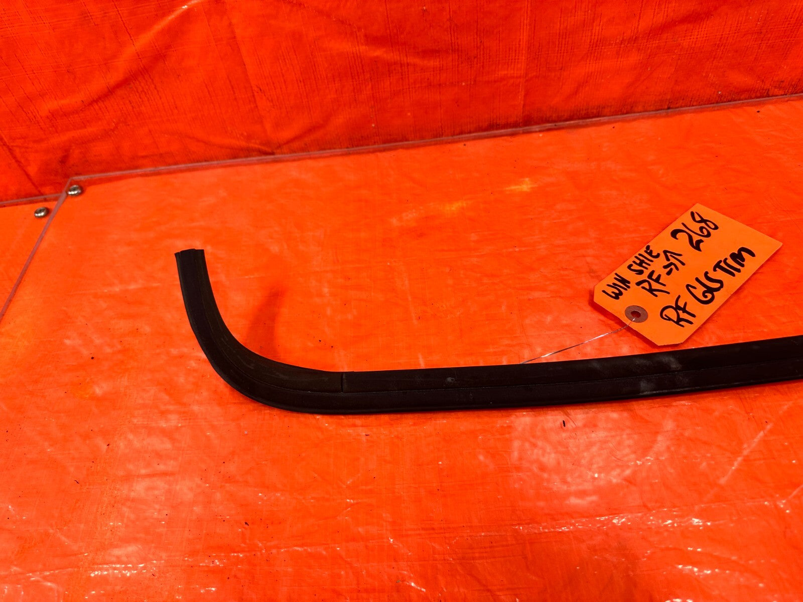94 01 ACURA INTEGRA   2 DOOR   RIGHT SIDE   WINDSHIELD TRIM MOLDING   OEM #2687