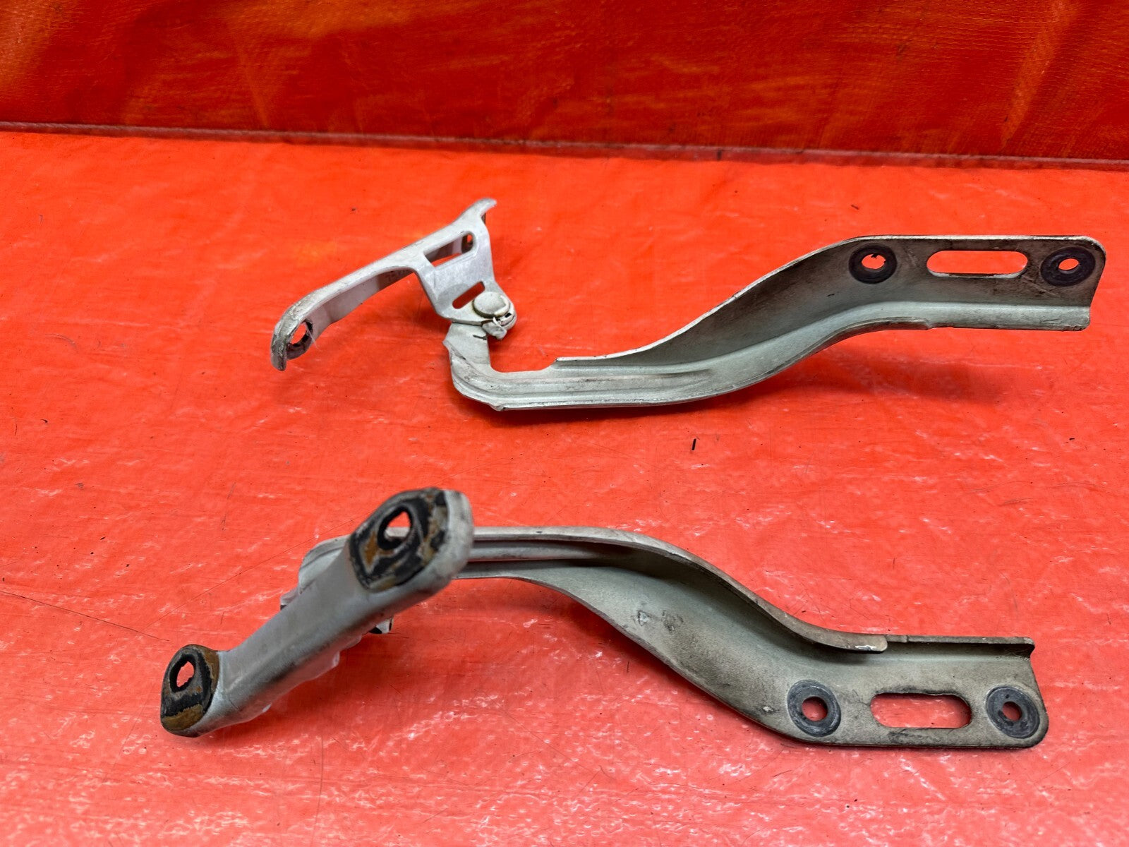 06 11 HONDA CIVIC   HOOD HINGES   DRIVER LEFT PASSENGER RIGHT HINGES OEM 2202