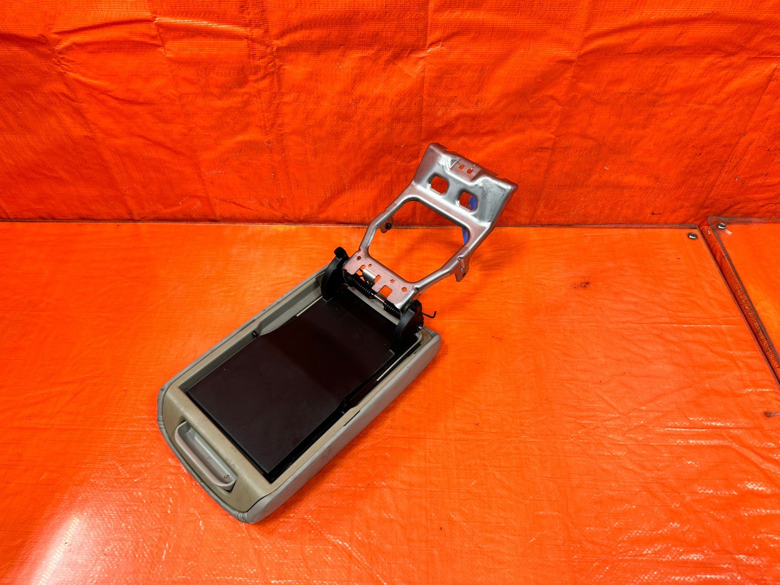 09 14 ACURA TSX   ARM REST / CENTER CONSOLE STORAGE COMPARTMENT   GRAY OEM #3217