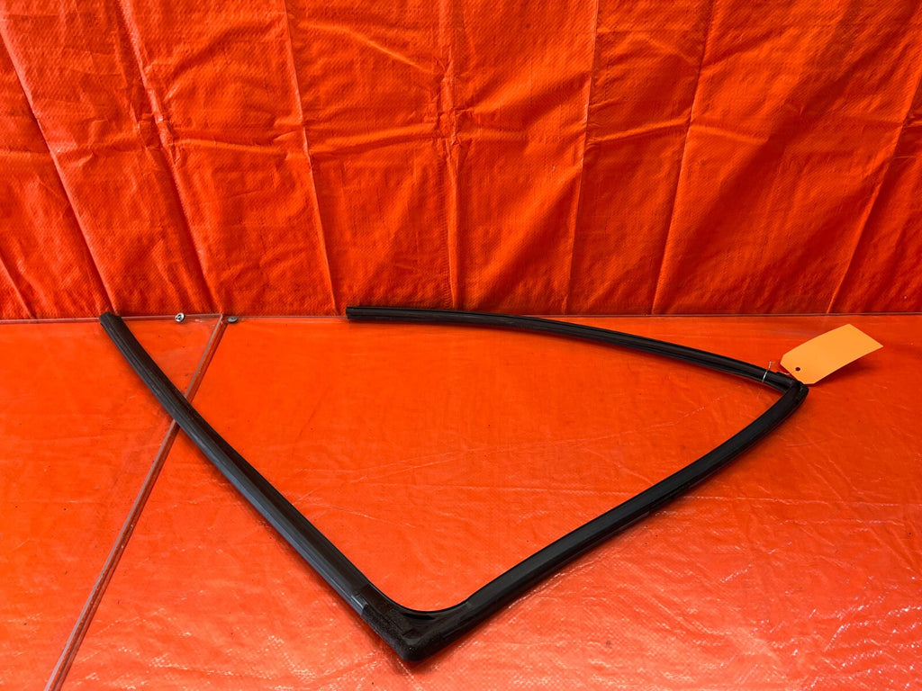 13 18 ACURA RDX   DRIVER LEFT REAR DOOR RUN CHANNEL RUBBER GASKET   OEM #1539