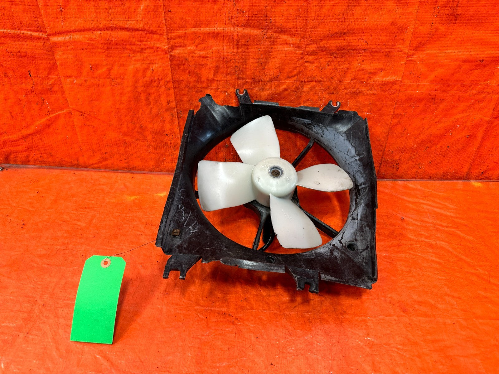 90 91 HONDA CIVIC HATCHBACK   RADIATOR COOLING FAN W/ MOTOR & HOUSING   4 BLADE3