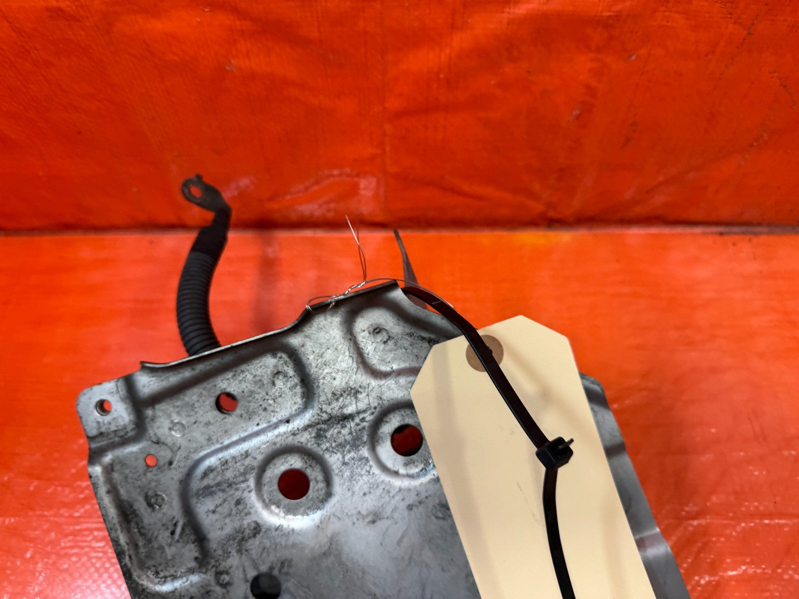 09 14 ACURA TSX   2.4L   BATTERY MOUNTING TRAY BRACKET   OEM FACTORY3