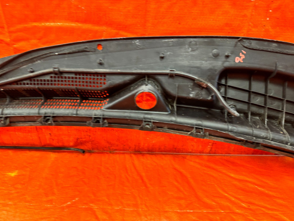 10 12 HYUNDAI GENESIS 2D COUPE   WINDSHIELD WIPER COWL   86150 2M000   OEM #29911
