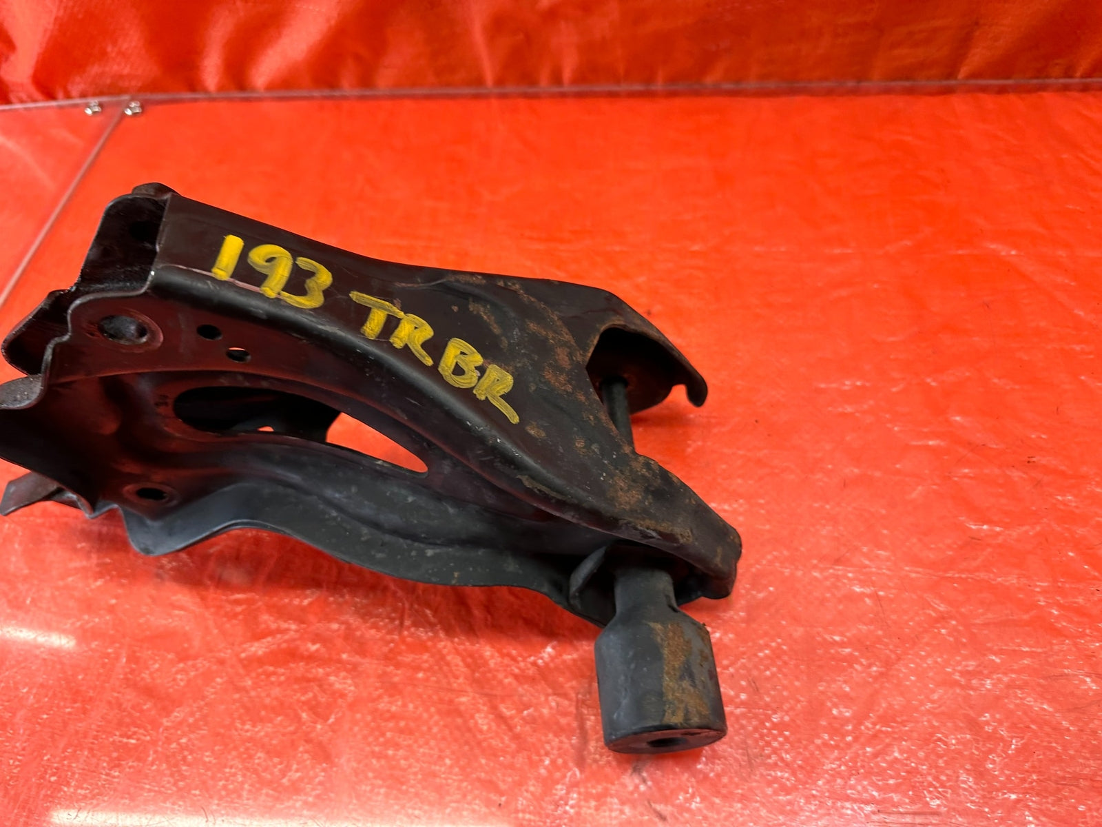 95 97 HONDA ODYSSEY   REAR TRANSMISSION MOUNTING BRACKET   OEM FACTORY #1935