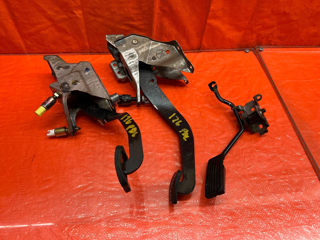02 05 HONDA CIVIC SI EP3 HATC   MANUAL PEDALS   GAS BRAKE CLUTCH   OEM #1768