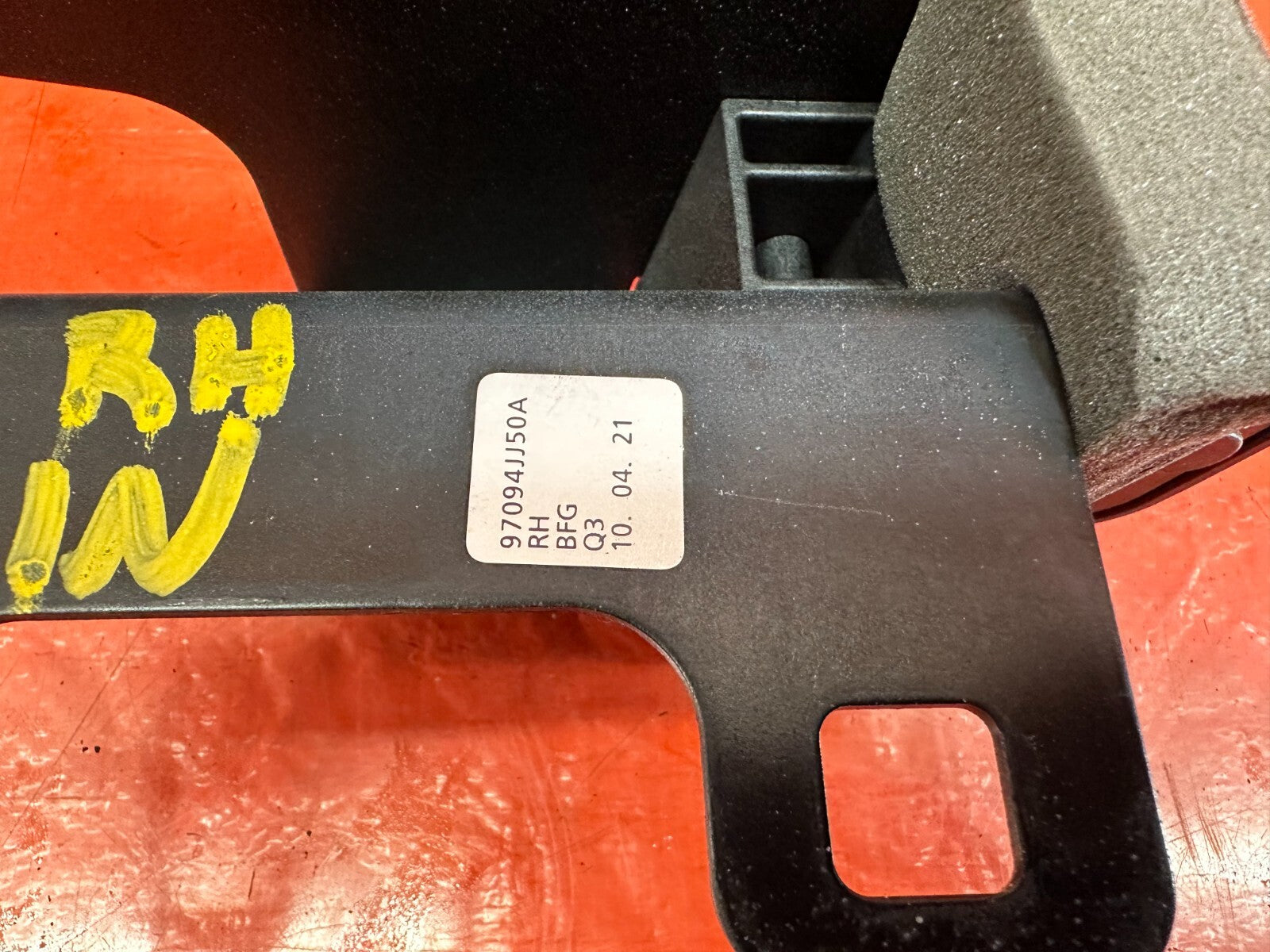 2010 10 INFINITI G37 CONVERTIBLE   RIGHT TOP BRACKET   PART # 97094 JJ50A   #2324