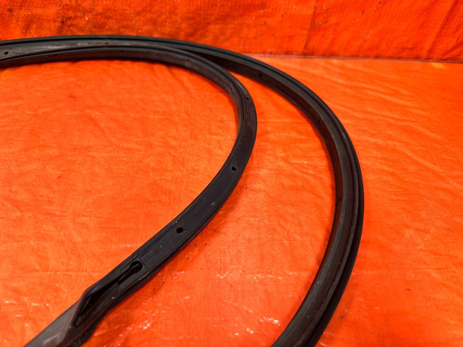 04 11 MAZDA RX8 RX 8   PASSENGER RIGHT DOOR WEATHER STRIP GASKET SEAL OEM 3035