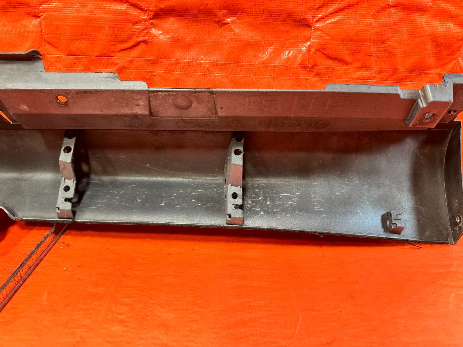 09 13 INFINITI G37 CONVERTIBLE   DRIVER LEFT SIDE SKIRT ROCKER MOLDING OEM #31017