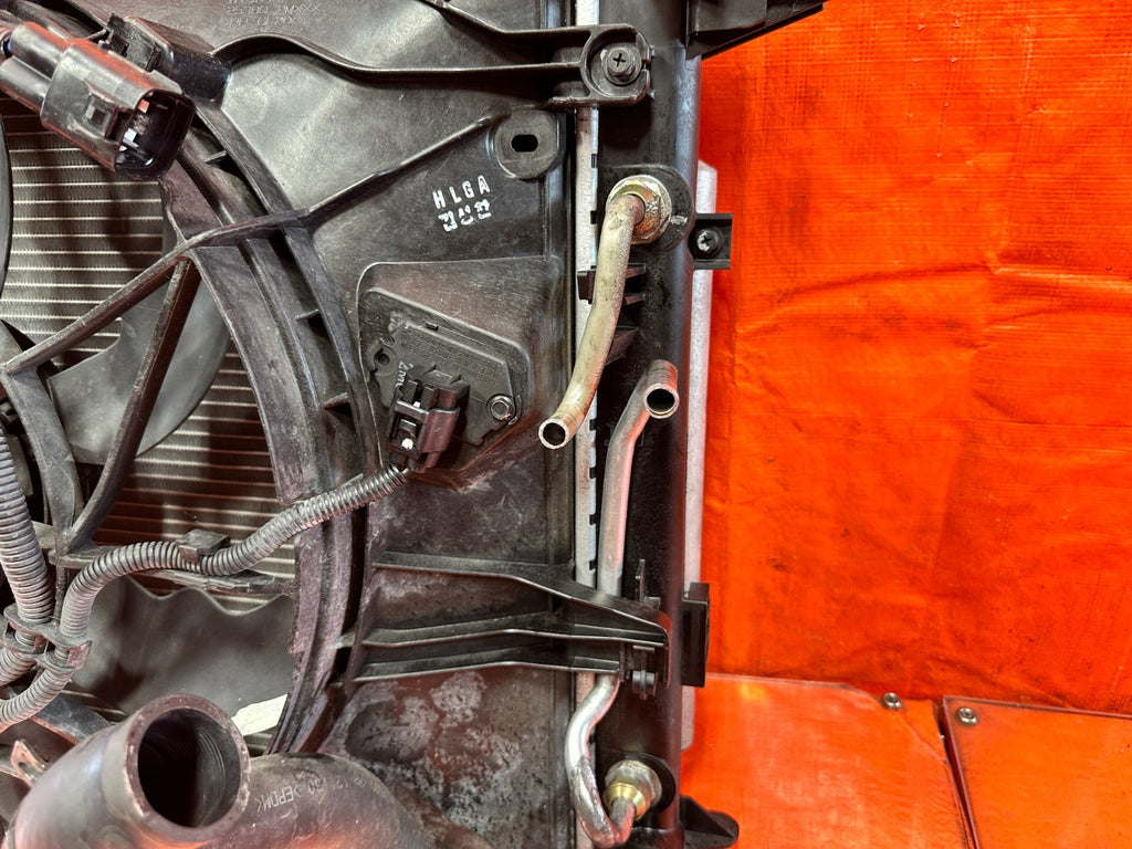 12 14 HYUNDAI GENESIS COUPE BK2 2.0L   RADIATOR W/ BOTH COOLING FANS & TANK 3253