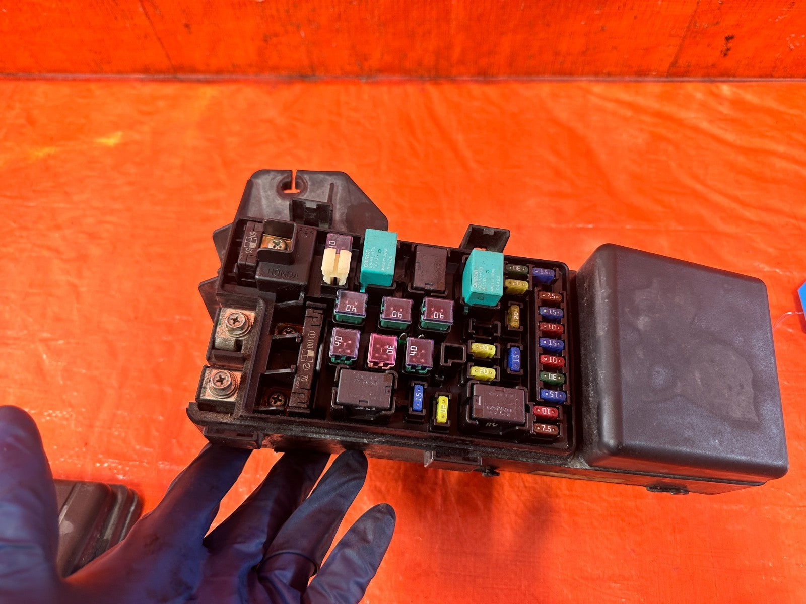 2005 05 ACURA TSX   EXTERIOR / ENGINE BAY   FUSE BOX PANEL   OEM FACTORY #3043