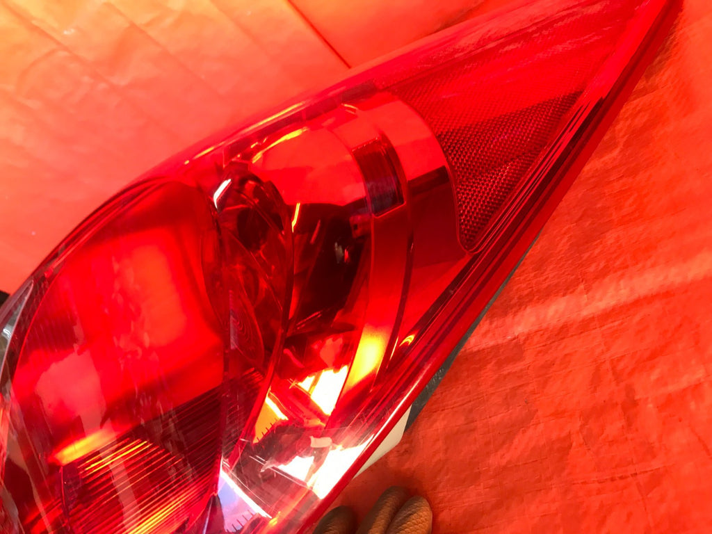 OEM 2012 2013 2014 HYUNDAI SONATA PASSENGER RIGHT OUTER TAIL LIGHT LAMP R RH .,4