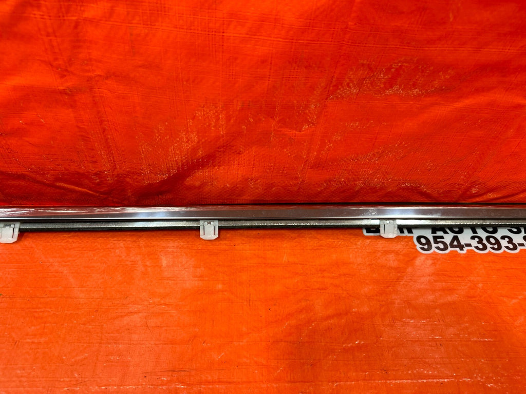 08 12 HONDA ACCORD SEDAN   PASSENGER RIGHT FRONT EXTERIOR GLASS TRIM   OEM 2514