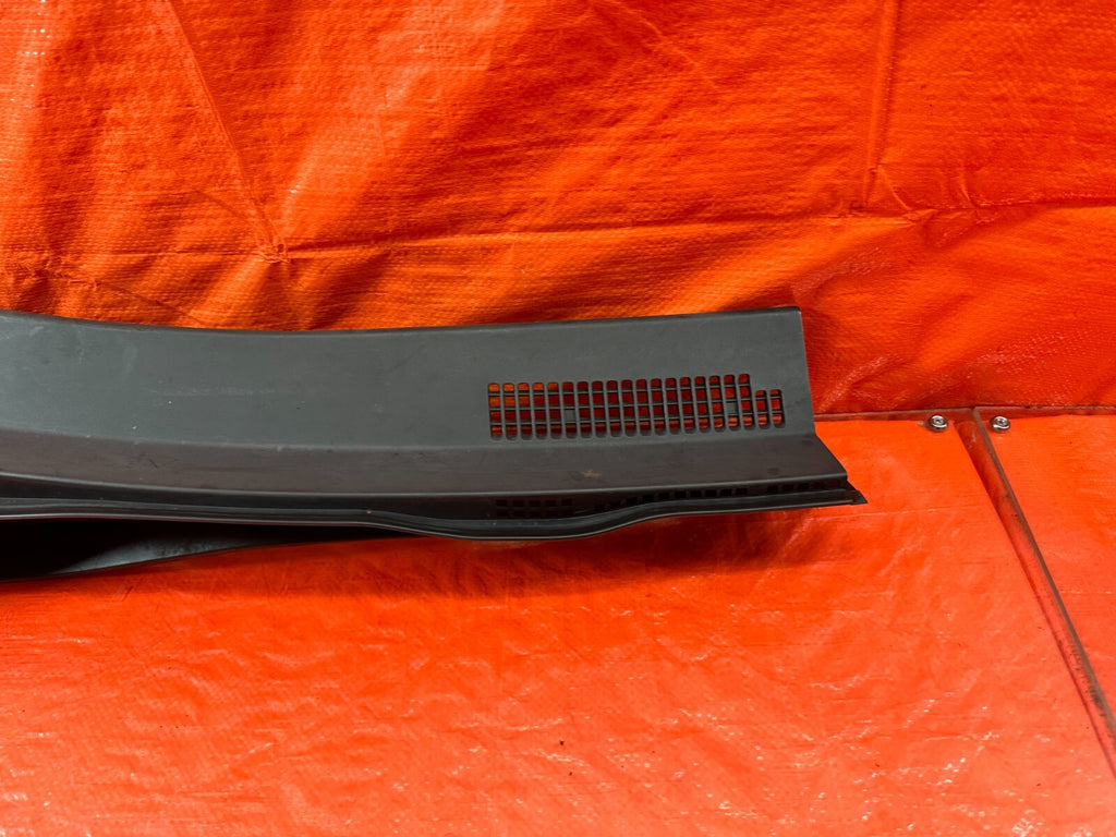 02 05 HONDA CIVIC SI EP3 HATCH   WIPER COWL TRIM   PASSENGER RIGHT SIDE OEM #2135