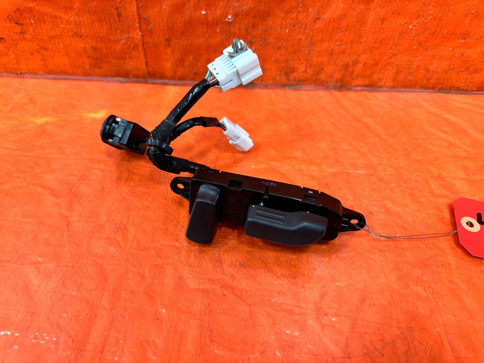 09 15 INFINITI G37 CONVERTIBLE   DRIVER LEFT SEAT SLIDER RECLINER SWITCH OEM 3101