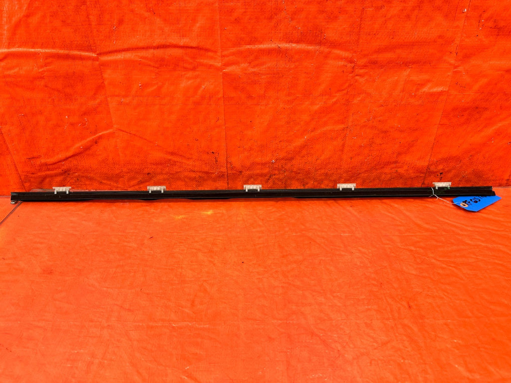 02 05 HONDA CIVIC SI EP3 HATCH   RIGHT FRONT EXTERIOR WINDOW GLASS TRIM OEM #3084