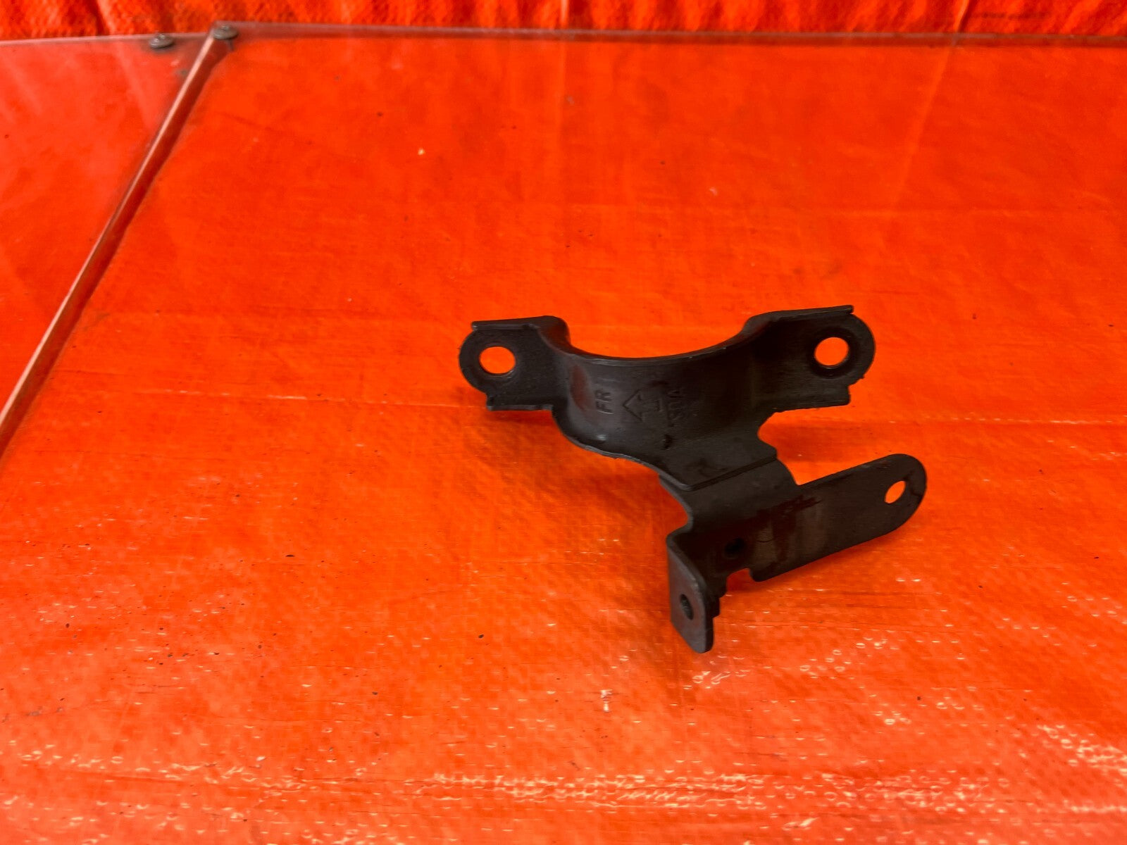 04 08 ACURA TL   POWER STEERING RACK MOUNTING BRACKET BRACE   OEM   1374