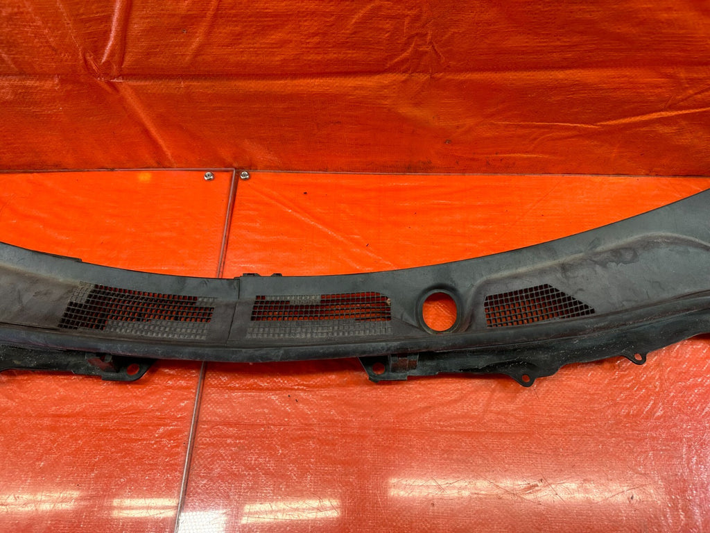 08 15 INFINITI G37 COUPE CONVERTIBLE WINDSHIELD WIPER COWL TRIM PLASTIC OEM 2324