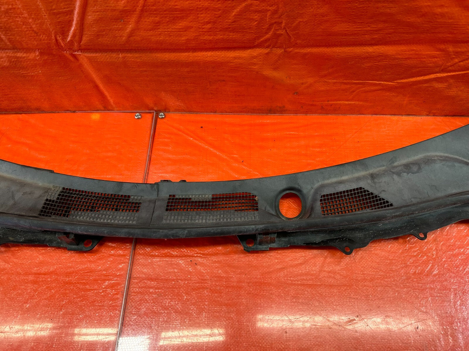 08 15 INFINITI G37 COUPE CONVERTIBLE WINDSHIELD WIPER COWL TRIM PLASTIC OEM 2324