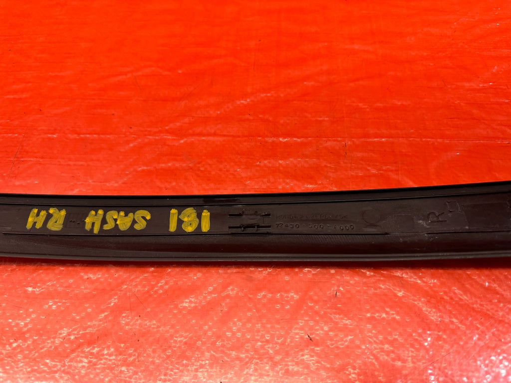 96 00 HONDA CIVIC COUPE & HATCH PASSENGER RIGHT DOOR SASH TRIM MOLDING STRIP 1819