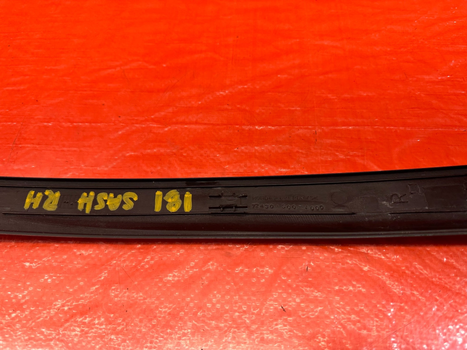 96 00 HONDA CIVIC COUPE & HATCH PASSENGER RIGHT DOOR SASH TRIM MOLDING STRIP 1819