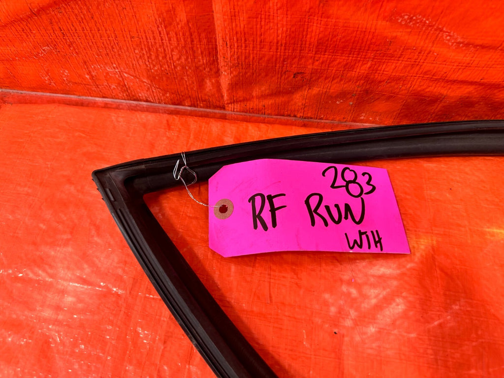 08 14 SUBARU IMPREZA WRX WAGON   PASSENGER RIGHT FRONT WINDOW GLASS RUN CHANNEL4