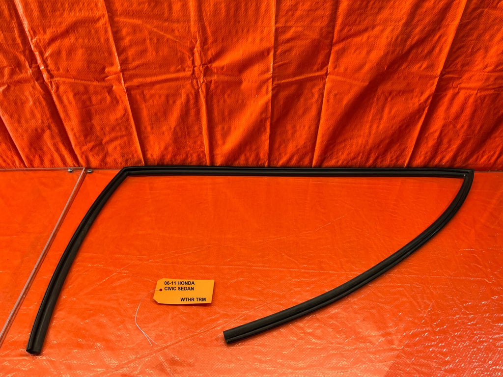 06 11 CIVIC 4D SEDAN   DRIVER LEFT FRONT WEATHER STRIP RUN CHANNEL OEM #2200