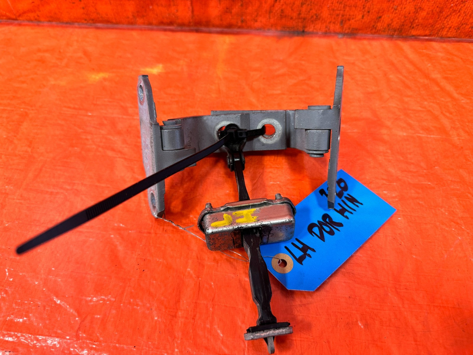 08 15 INFINITI G37 & Q60 COUPE   DRIVER LEFT FOOR HINGE W/ CHECKER   3 PIECE 3207