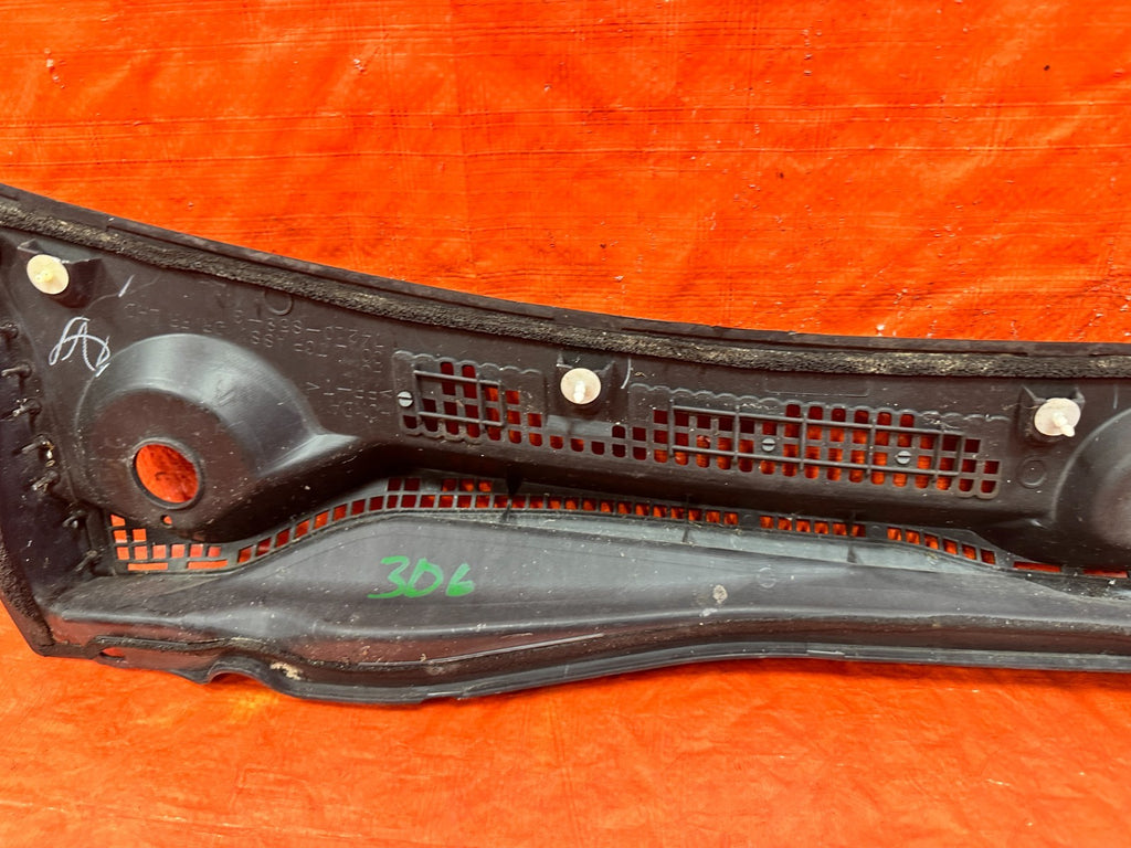 02 05 HONDA CIVIC SI EP3 HATCH   WIPER COWL TRIM   DRIVER LEFT SIDE OEM #3067