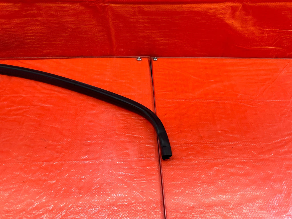 02 05 HONDA CIVIC SI EP3   CHASSIS TO DOOR OPEN TRIM WEATHER STRIP RIGHT OEM 2138