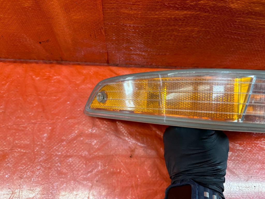 94 97 ACURA INTEGRA PASSENGER RIGHT BUMPER TURN SIGNAL CORNER LIGHT   OEM #2264