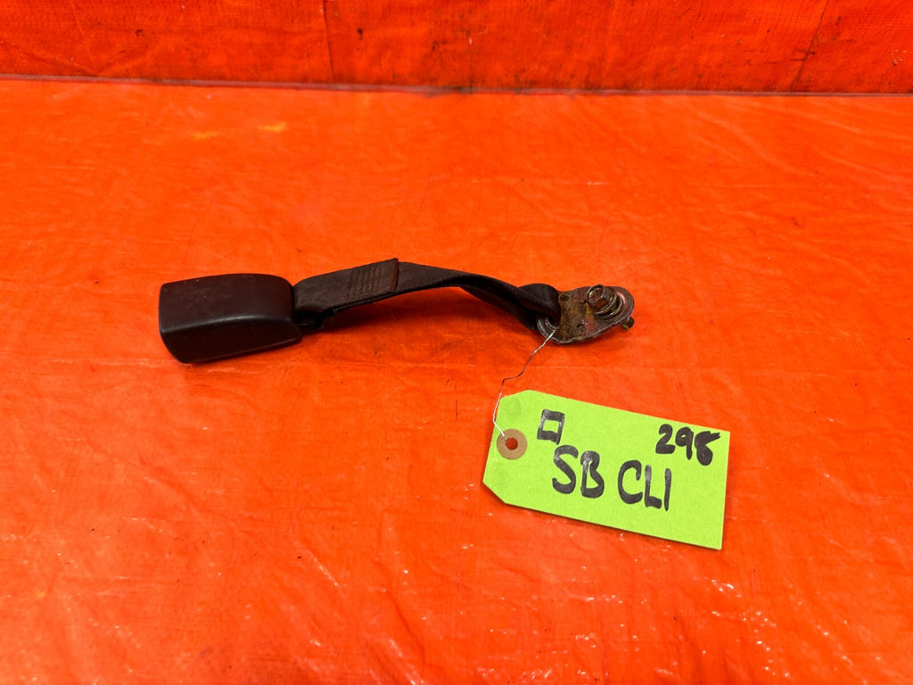03 07 INFINITI G35 COUPE   LEFT AND RIGHT REAR SEAT BELT CLIP BUCKLES OEM 2984