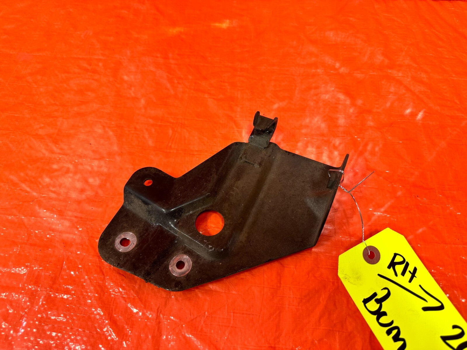 90 93 MAZDA MX 5 MIATA   RIGHT RADIATOR SUPPORT IMPACT COVER BRACKET OEM #2675